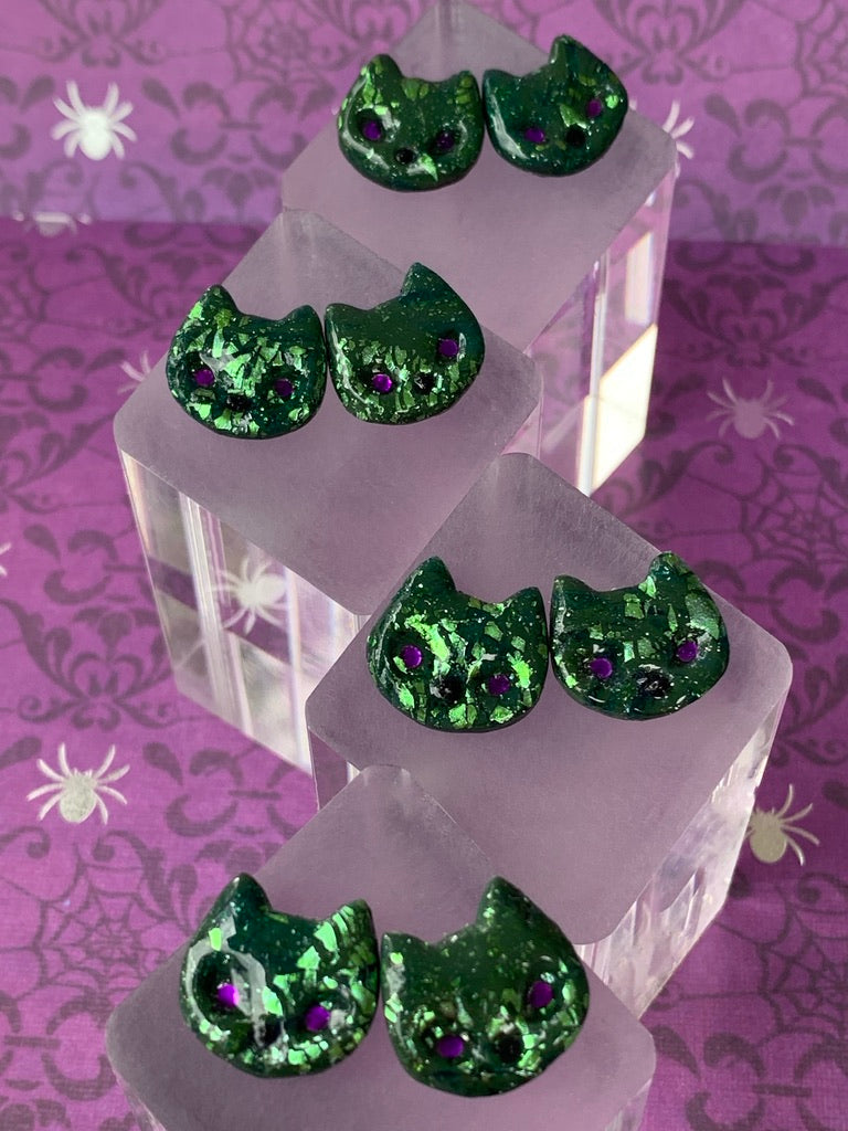 Cat - Green Cat Studs with Purple Eyes