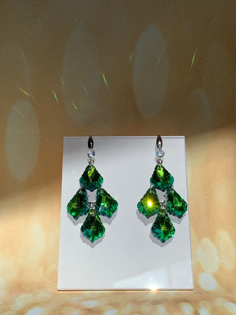 Palm shaped, tiered earrings from a hook.