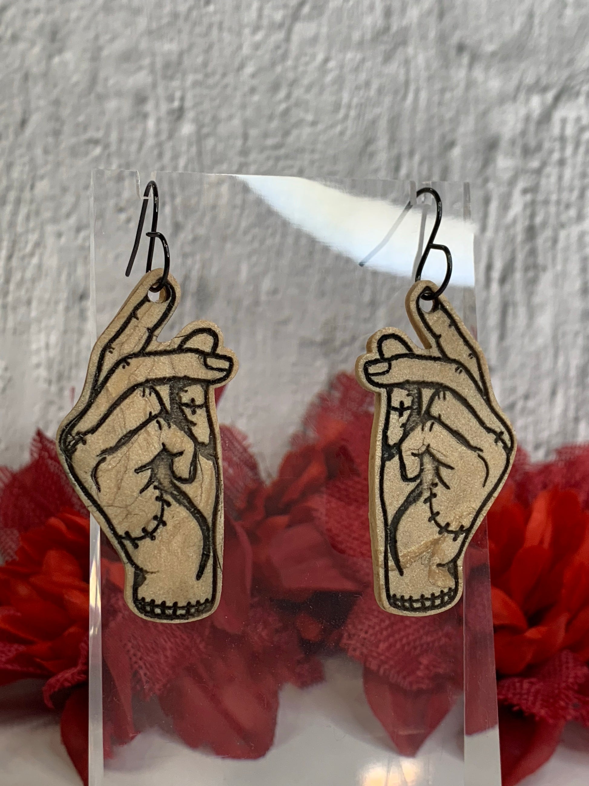 Handmade “Thing” Snapping Earrings — an iconic nod to Wednesday Addams and the Addams Family. These lightweight, hand-cut polymer clay dangles shown in the lighter skin tone (available in multiple skin tones) feature high-contrast engraved/inked linework that captures Thing’s snap pose with stitched-wrist detailing. Perfect for Addams Family jewelry, Wednesday Addams earrings, gothic Halloween earrings